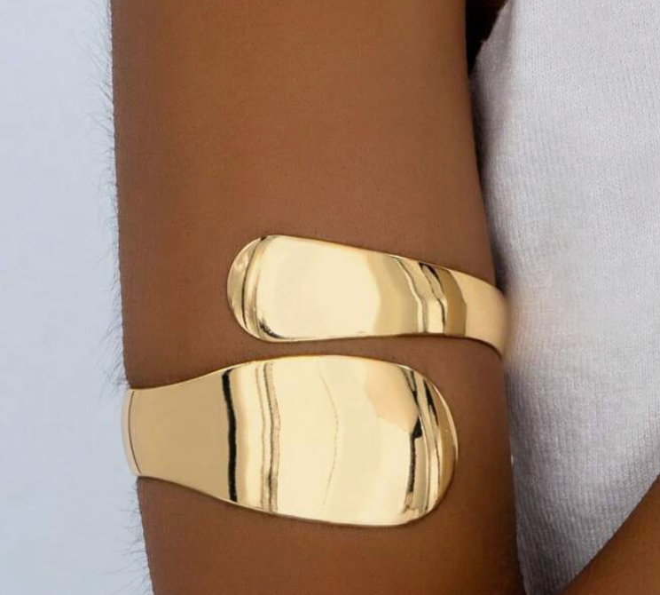 CHUNKY ARM CUFF